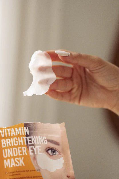 Vitamin Brightening Under Eye Mask – Máscara iluminadora con vitaminas para el contorno de ojos